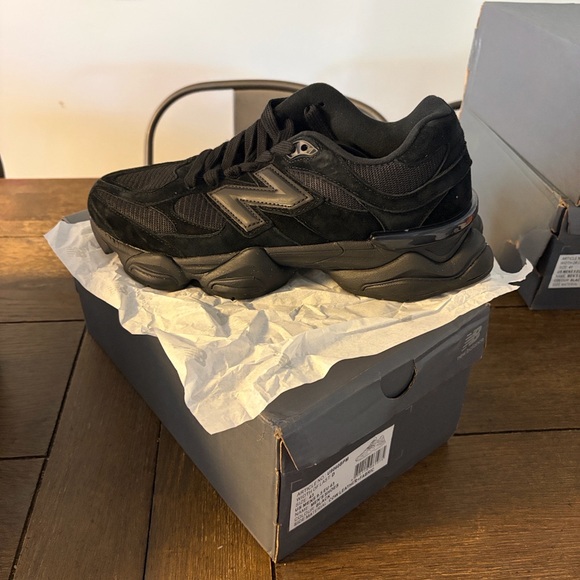 New Balance Men's Black 9060 Sneakers - Picture 2 of 4
